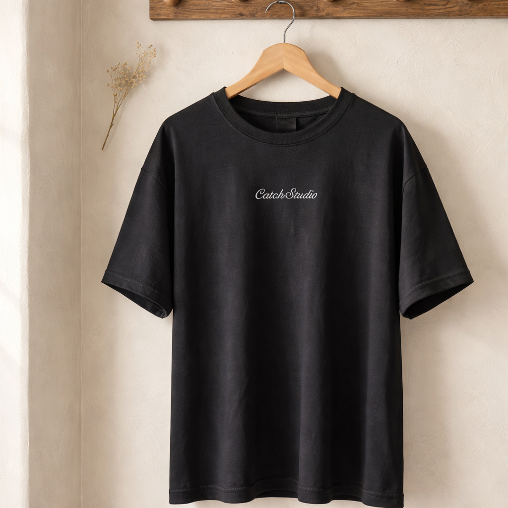 Camiseta Oversize “CatchStudio Signature” Negra – Unisex