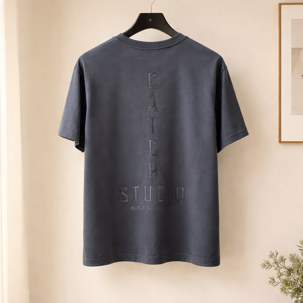Camiseta Minimalista “Catch Studio” Azul Marino – Unisex
