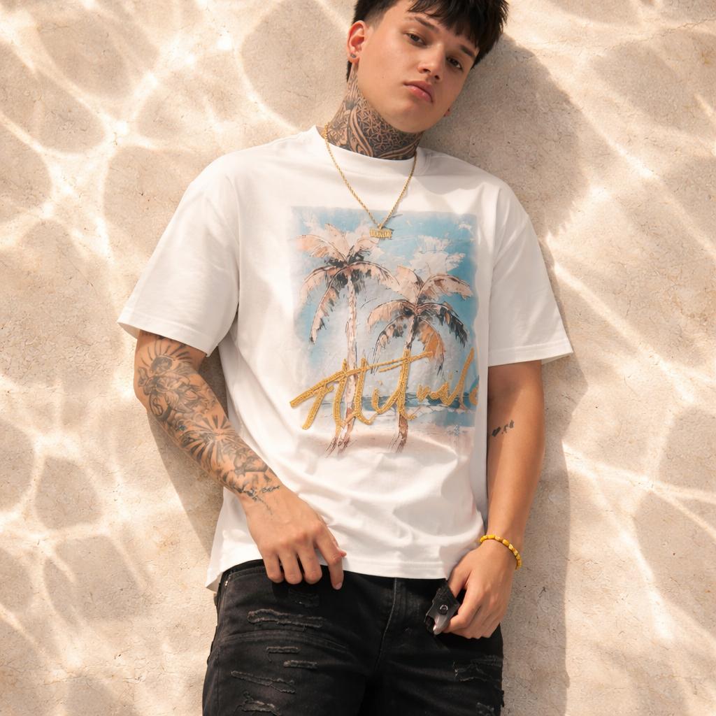 Attitude Palm Tree Graphic Tee — Camiseta oversized de verano